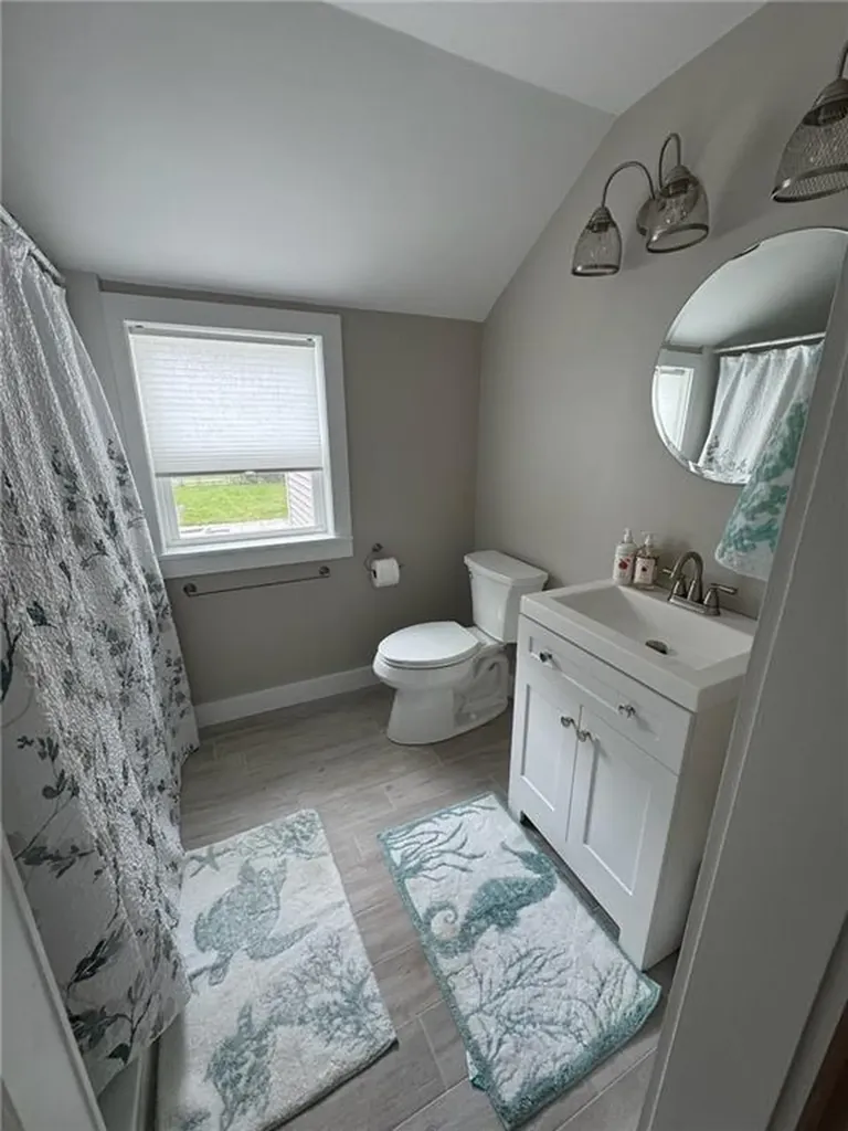 53 Center Avenue Middletown RI 02842