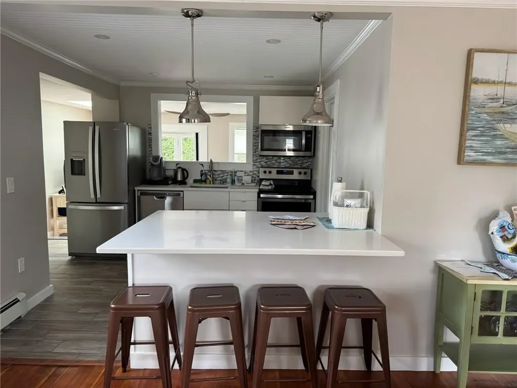 53 Center Avenue Middletown RI 02842