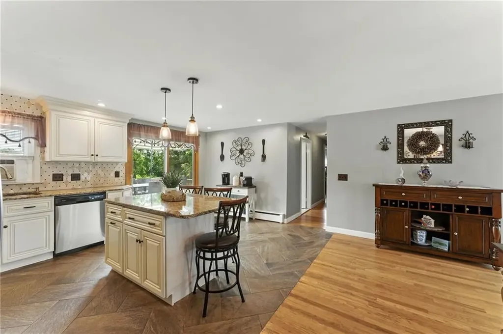 50 Crocus Street Warwick RI 02886