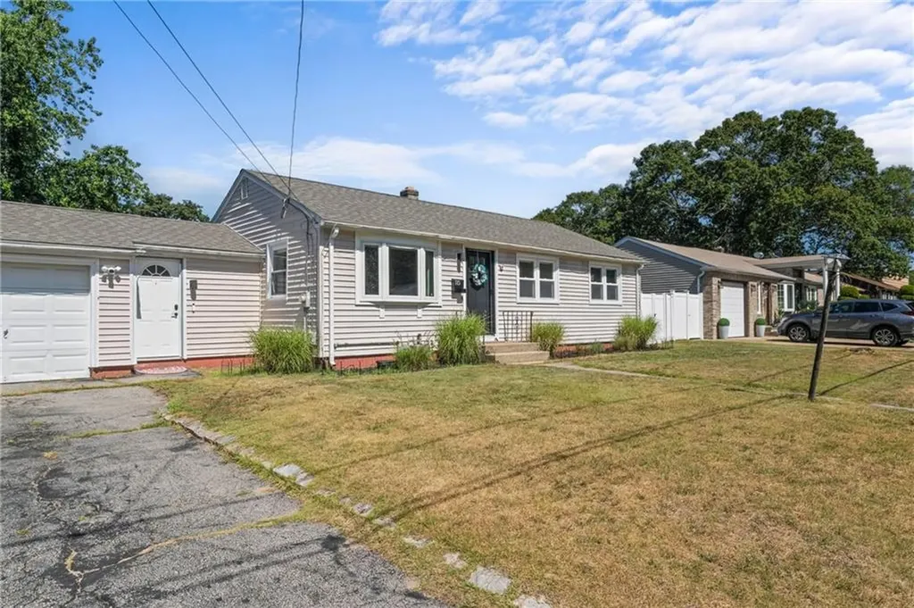 115 Dickens Street Warwick RI 02886