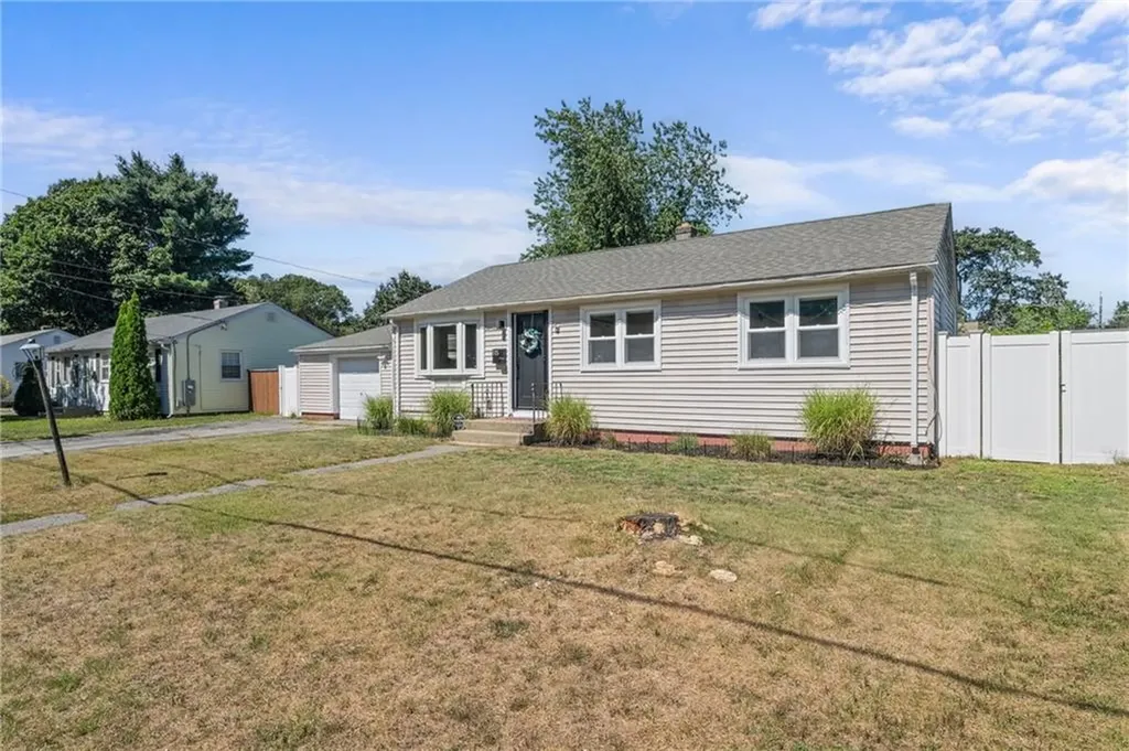 115 Dickens Street Warwick RI 02886