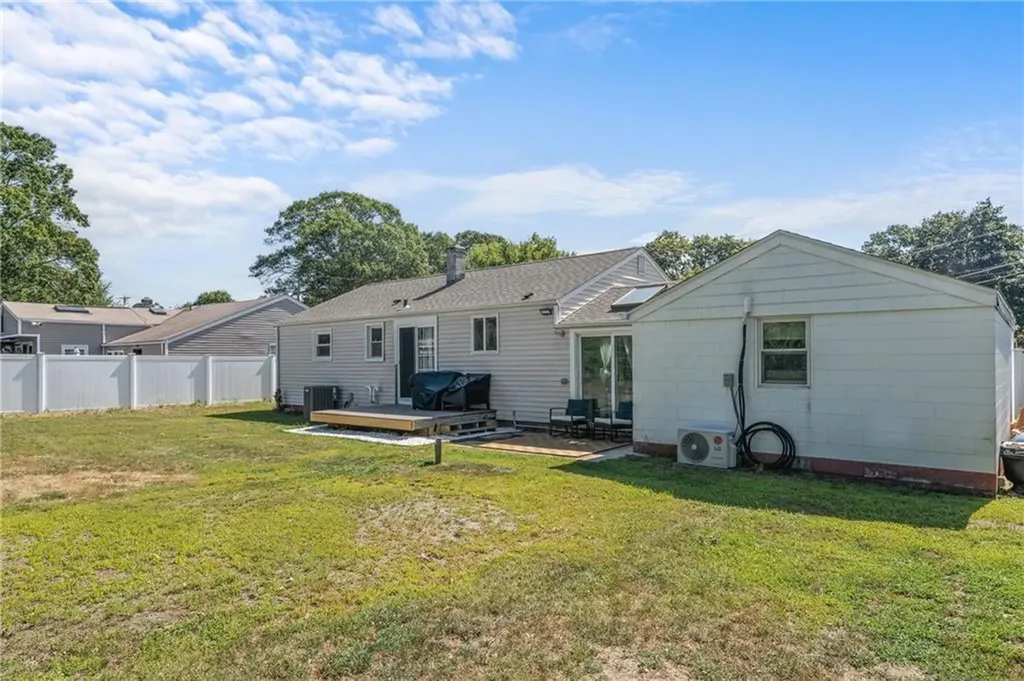 115 Dickens Street Warwick RI 02886
