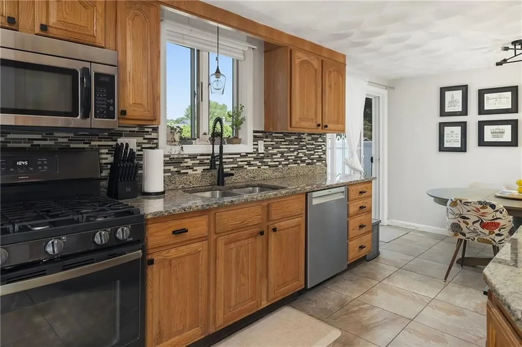 115 Dickens Street Warwick RI 02886