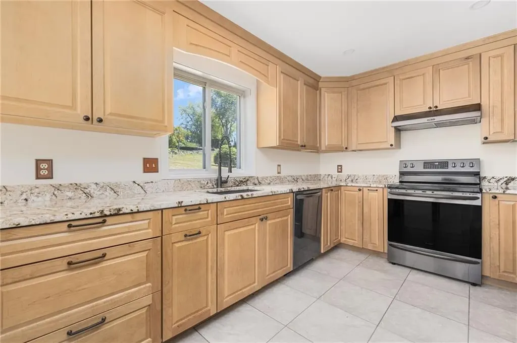 18 Jh Dwyer Drive Middletown RI 02842