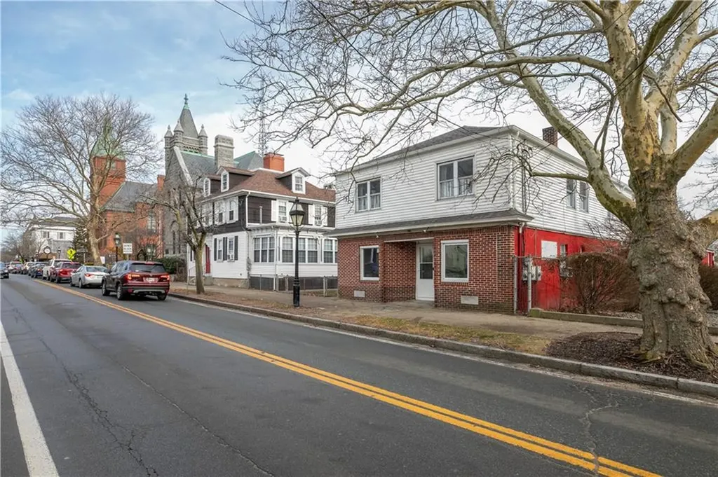 546 Main Street Warren RI 02885