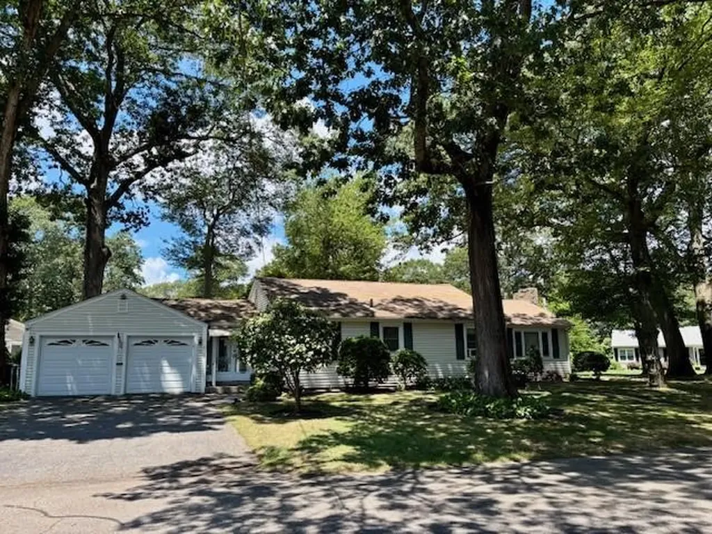 31 Twin Oak Drive Warwick RI 02889