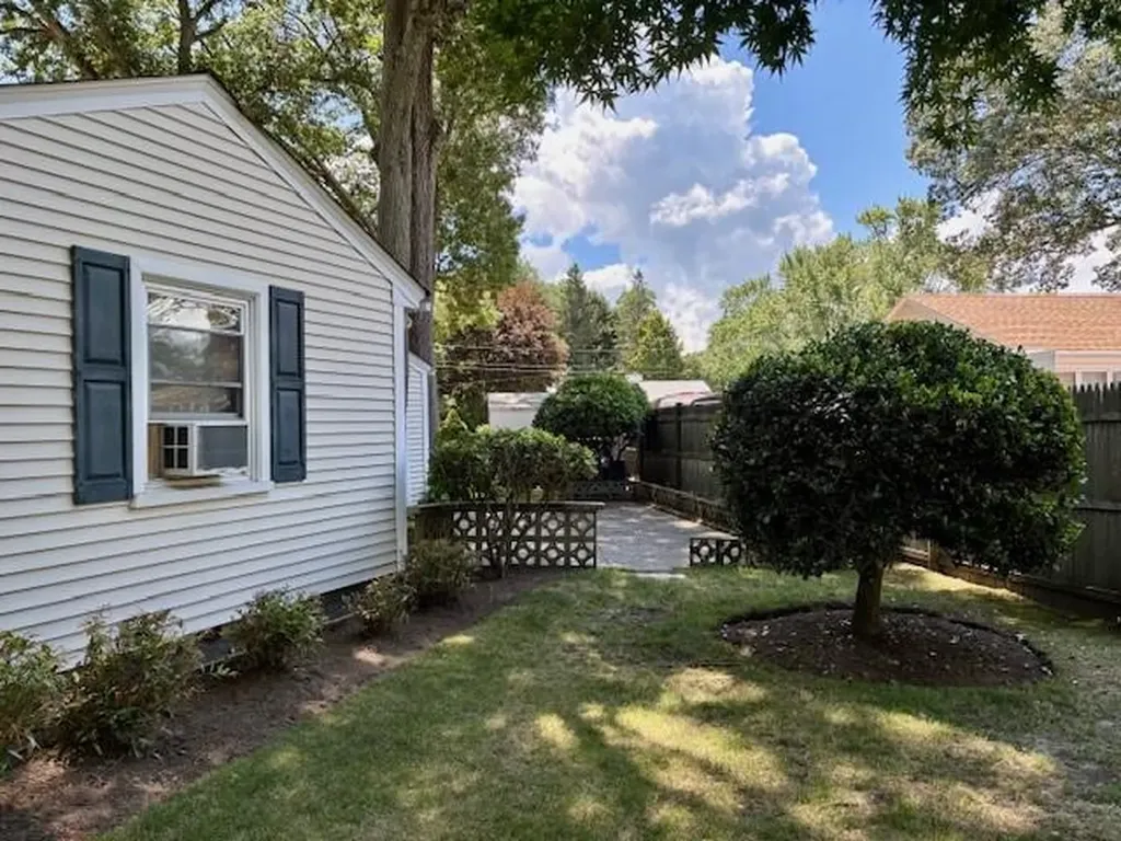 31 Twin Oak Drive Warwick RI 02889