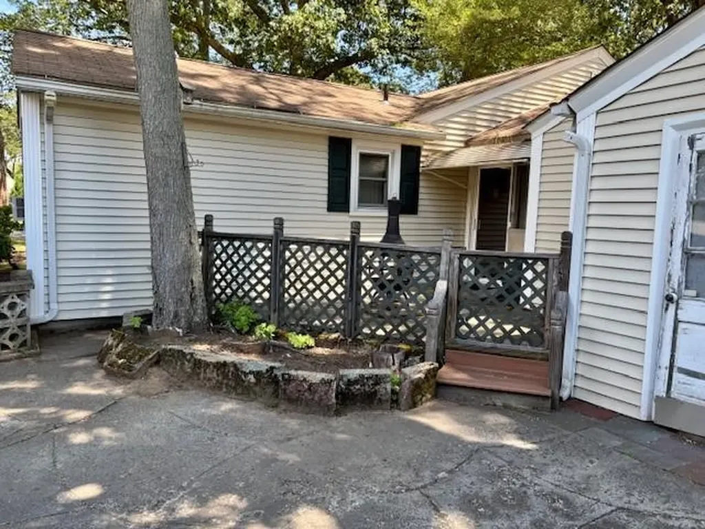 31 Twin Oak Drive Warwick RI 02889