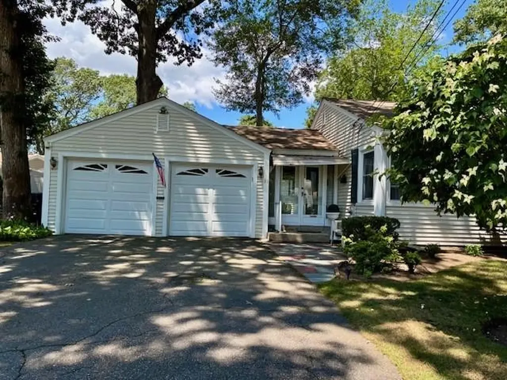 31 Twin Oak Drive Warwick RI 02889