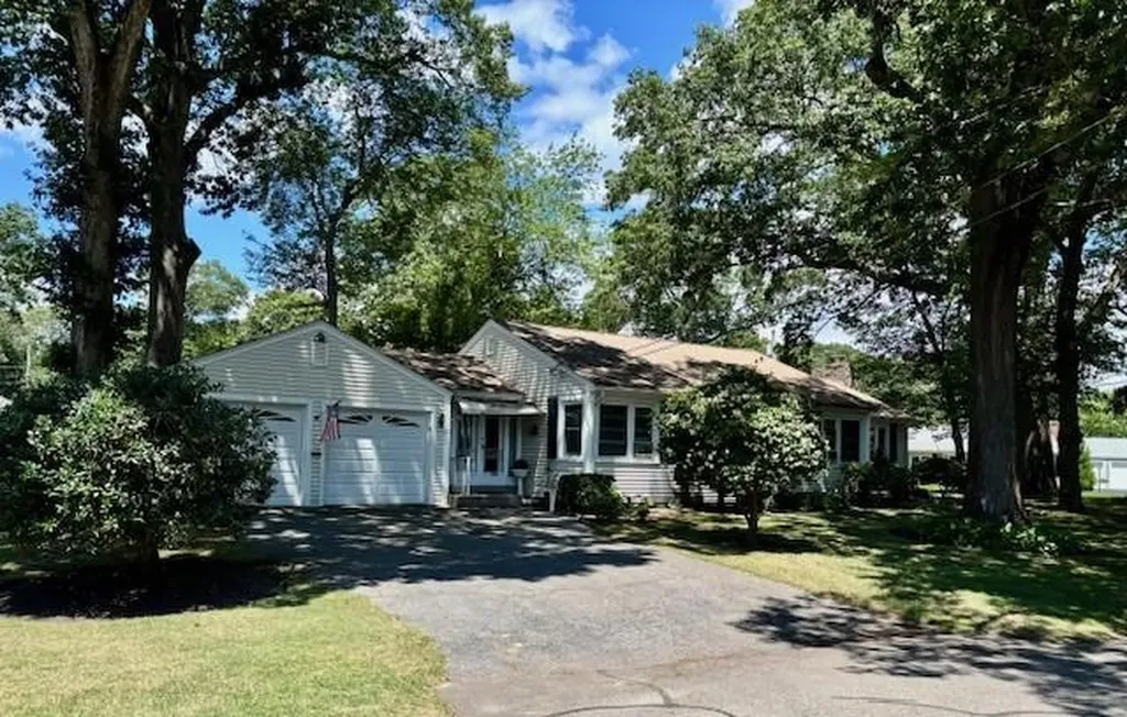31 Twin Oak Drive Warwick RI 02889