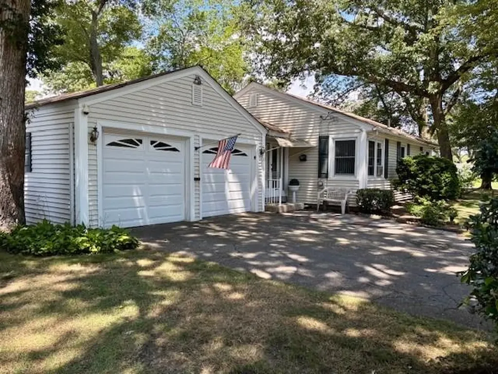 31 Twin Oak Drive Warwick RI 02889