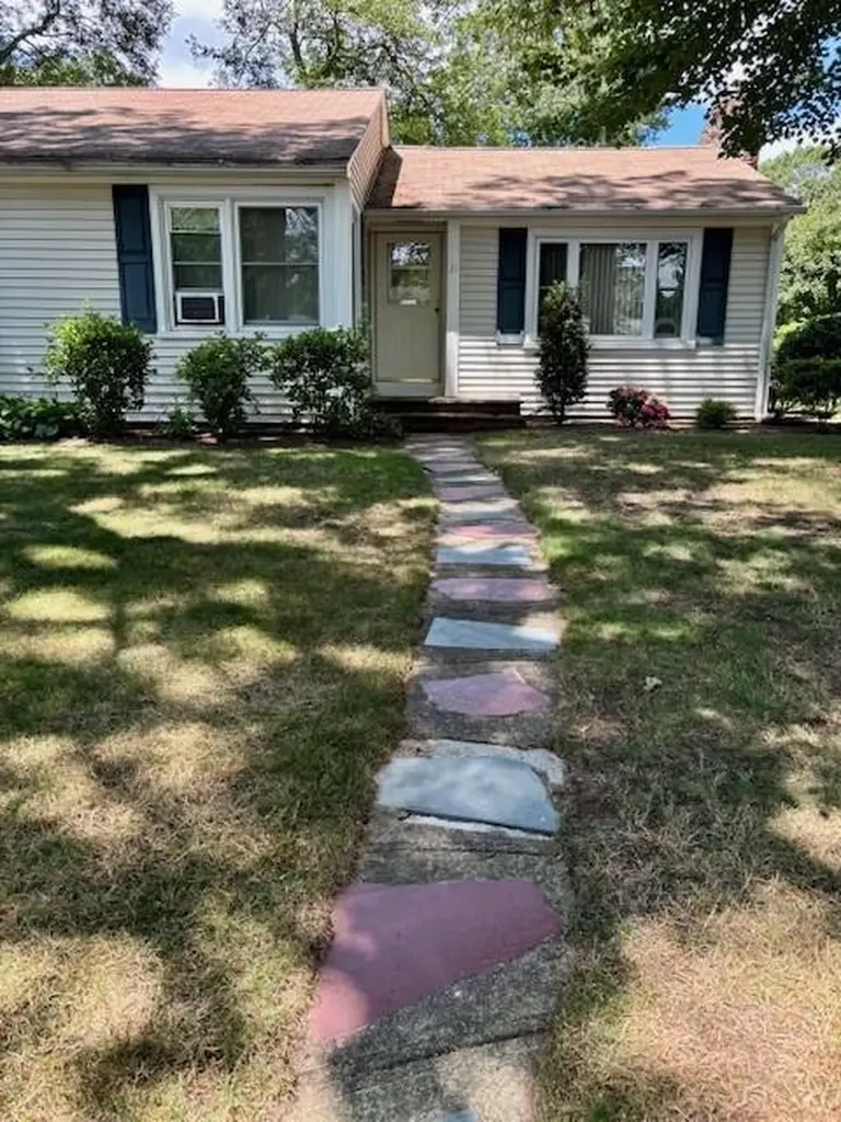 31 Twin Oak Drive Warwick RI 02889
