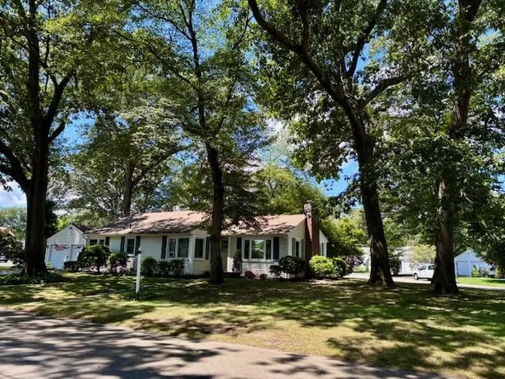 31 Twin Oak Drive Warwick RI 02889