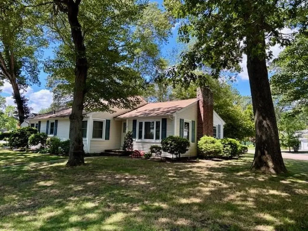 31 Twin Oak Drive Warwick RI 02889