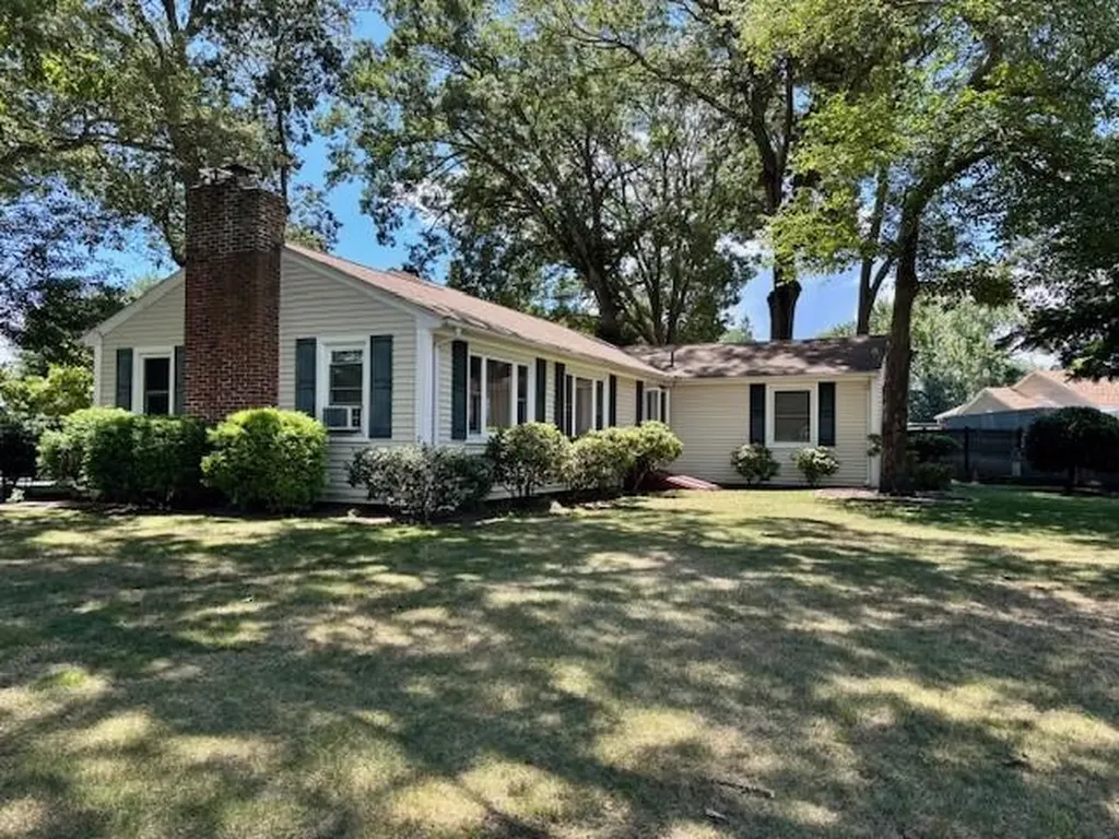 31 Twin Oak Drive Warwick RI 02889