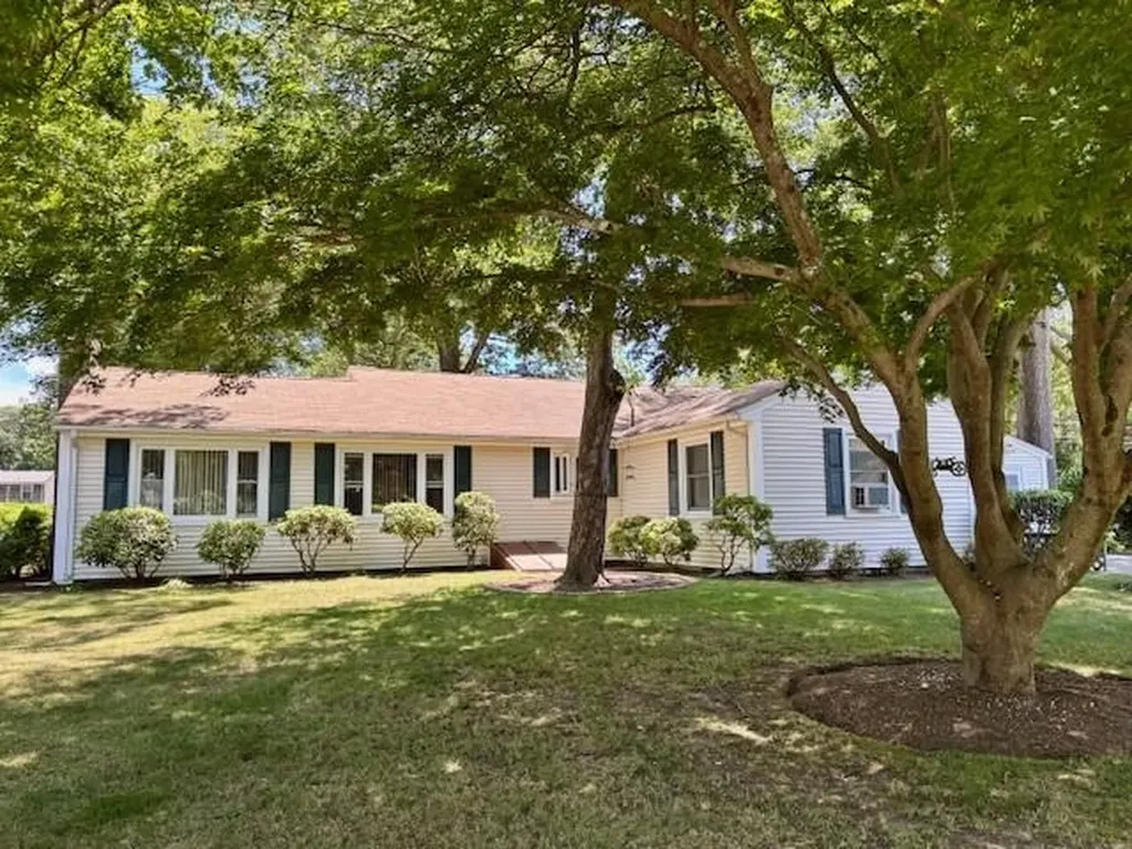 31 Twin Oak Drive Warwick RI 02889