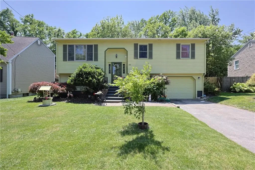 52 Urquhart Street Cranston RI 02920