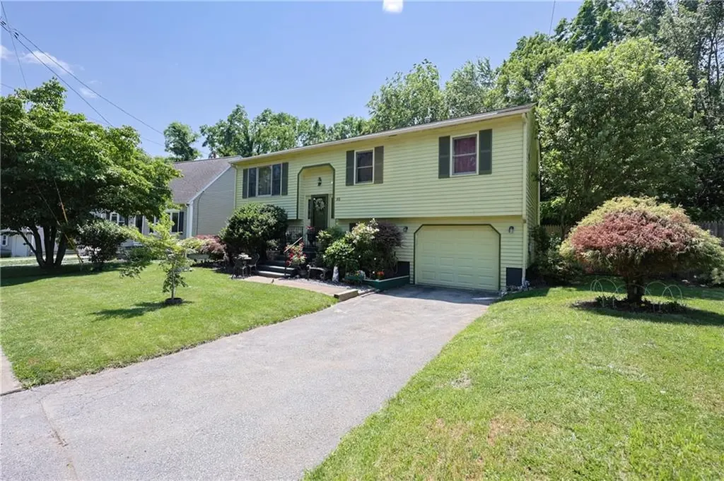52 Urquhart Street Cranston RI 02920