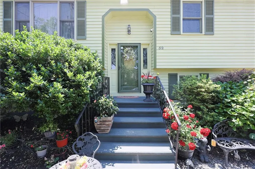 52 Urquhart Street Cranston RI 02920