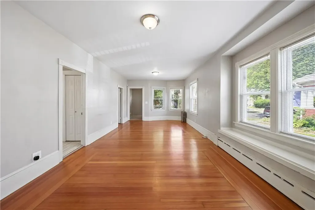 168 Rutherglen Avenue Providence RI 02907