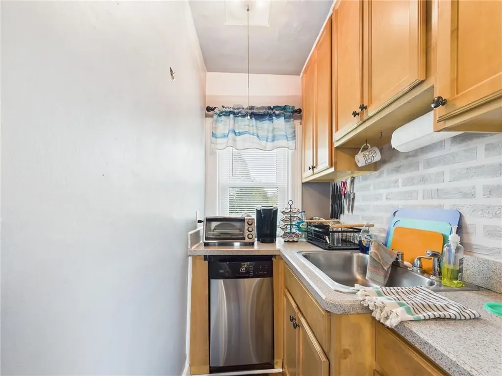 19 Remington Street Warwick RI 02888