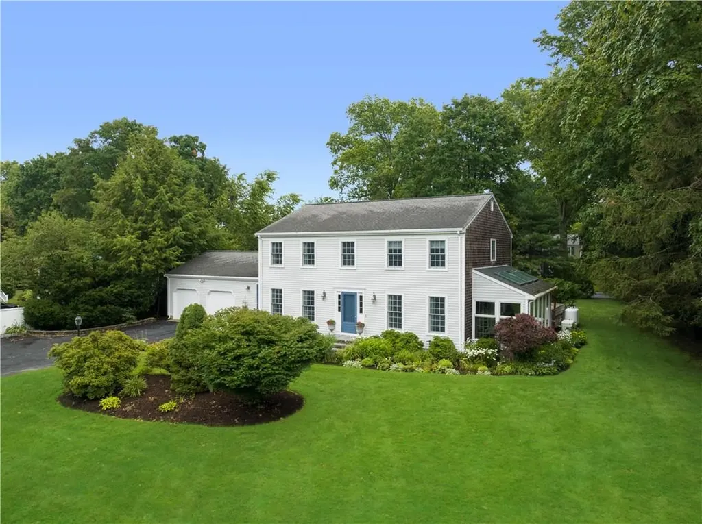 25 New Meadow Road Barrington RI 02806