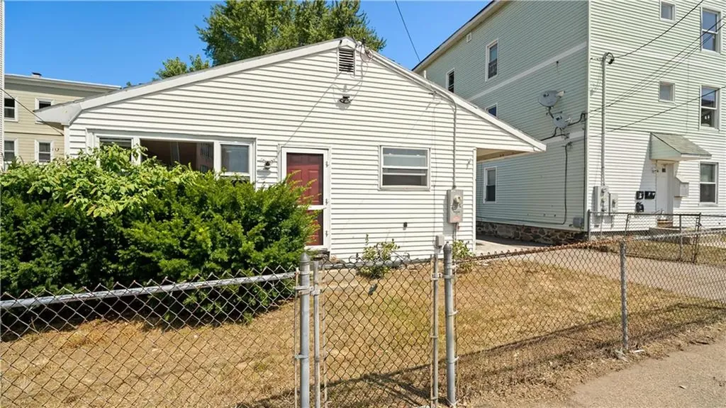 562 Privilege Street Woonsocket RI 02895