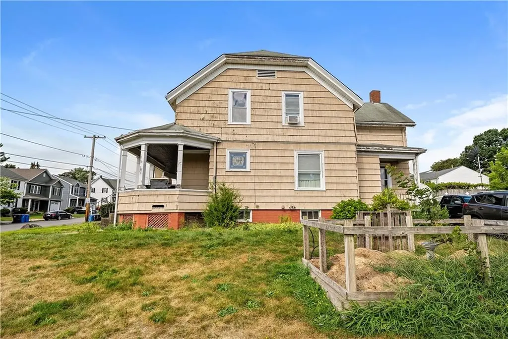54 E Earle Street Cumberland RI 02864