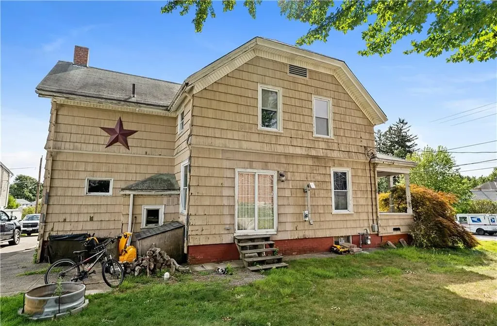 54 E Earle Street Cumberland RI 02864