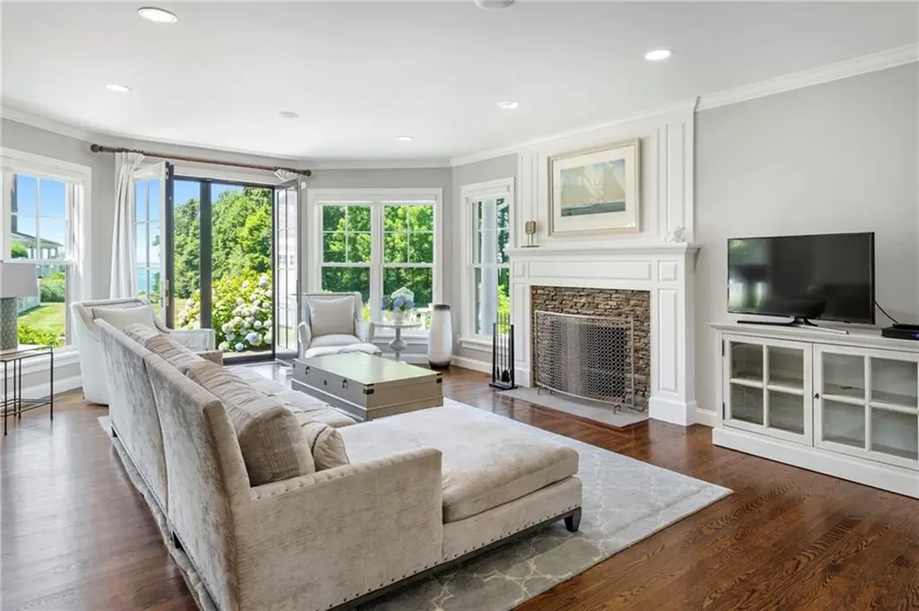 60 Van Wickle Lane Bristol RI 02809