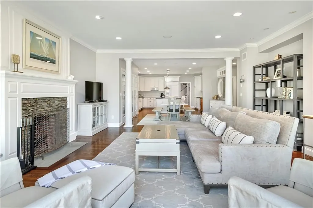 60 Van Wickle Lane Bristol RI 02809