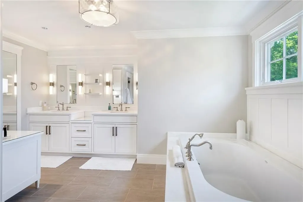 60 Van Wickle Lane Bristol RI 02809