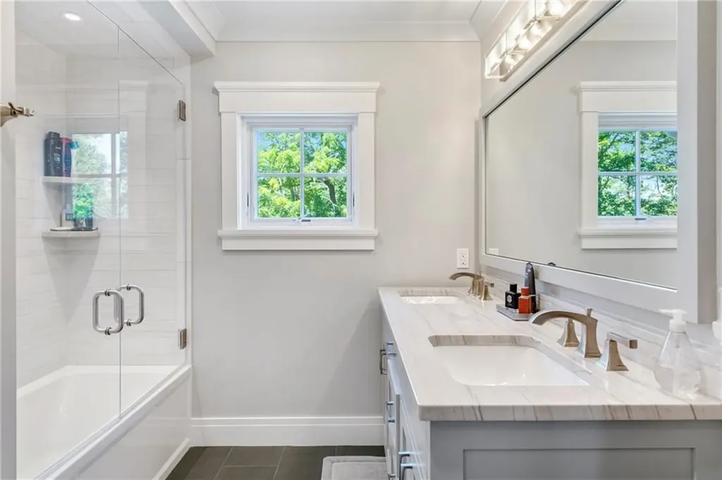 60 Van Wickle Lane Bristol RI 02809