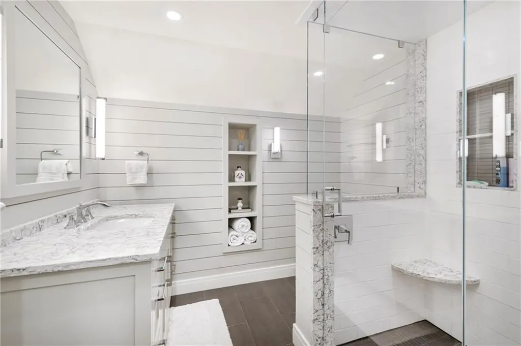 60 Van Wickle Lane Bristol RI 02809