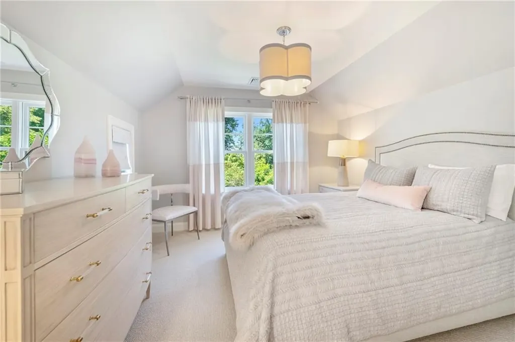 60 Van Wickle Lane Bristol RI 02809