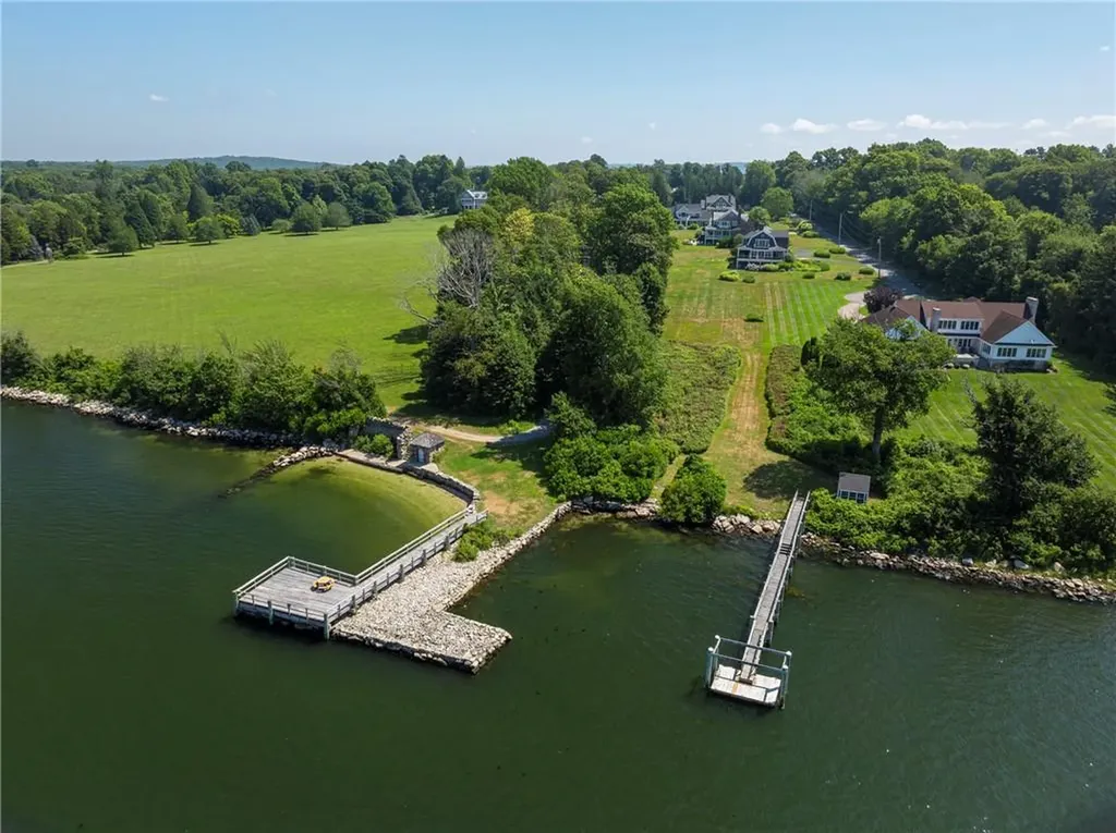 60 Van Wickle Lane Bristol RI 02809