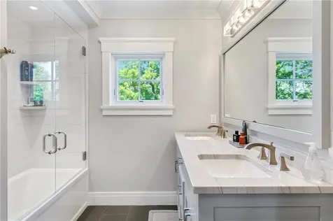 60 Van Wickle Lane Bristol RI 02809