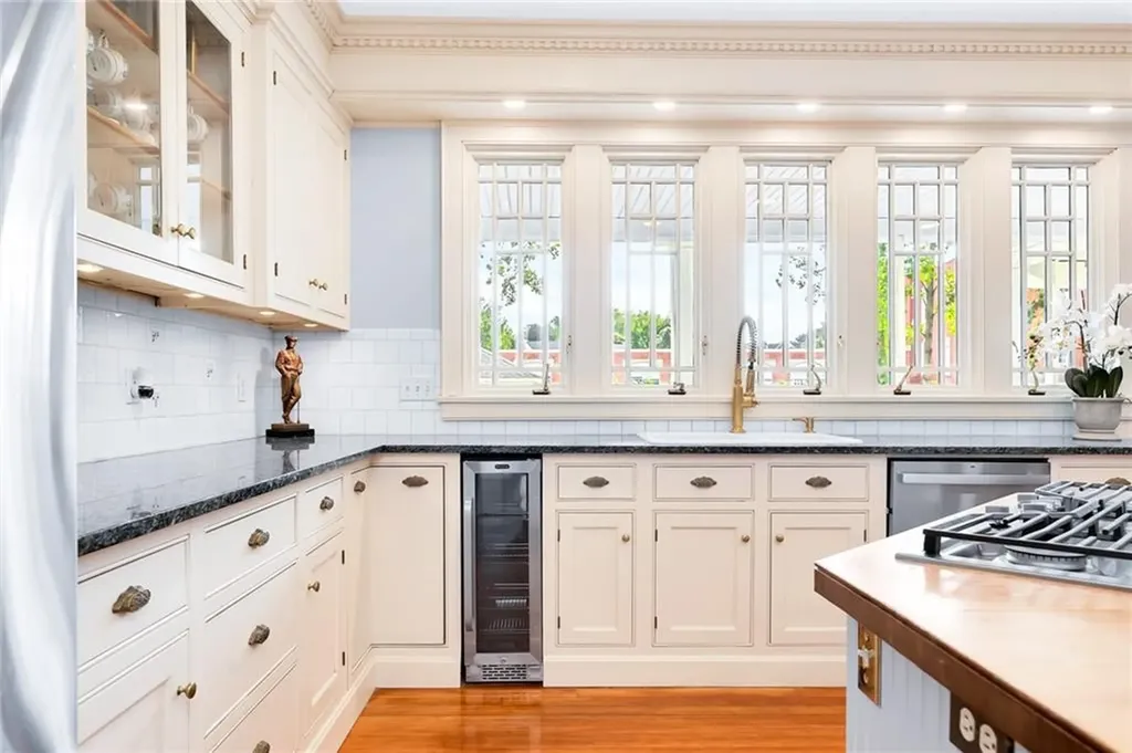 28 Elm Street Westerly RI 02891