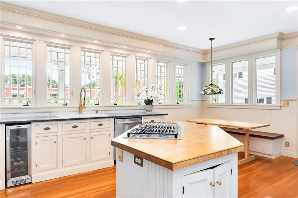 28 Elm Street Westerly RI 02891