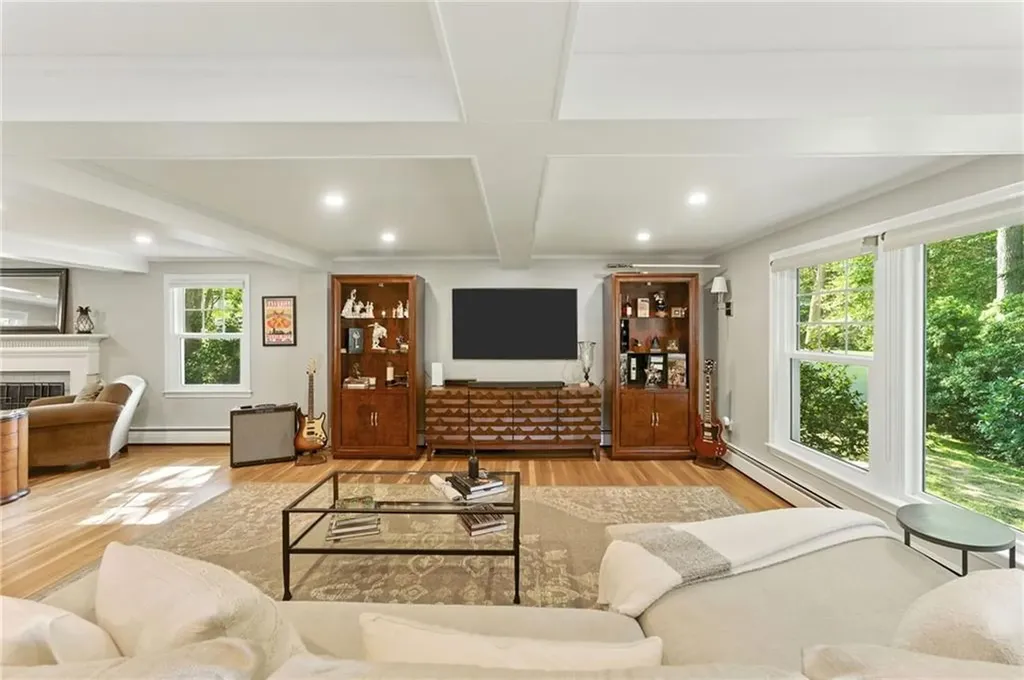 121 Hedgerow Drive Warwick RI 02886