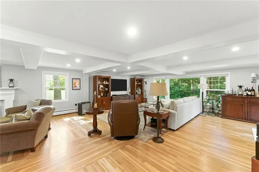 121 Hedgerow Drive Warwick RI 02886