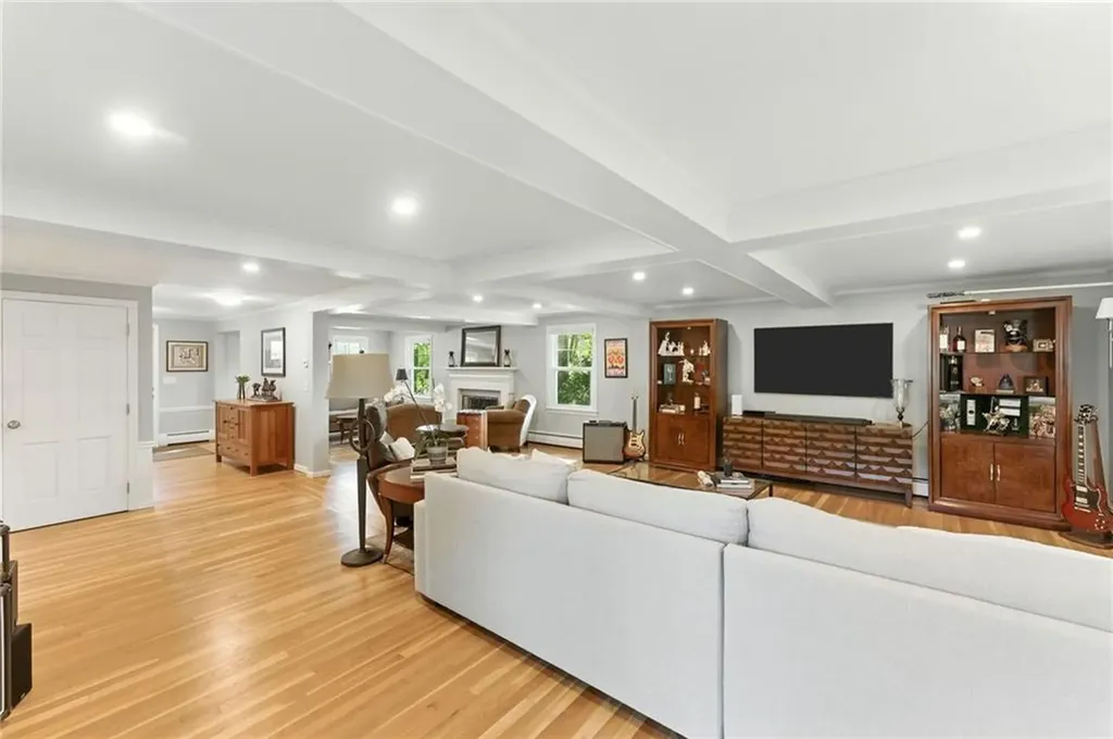 121 Hedgerow Drive Warwick RI 02886