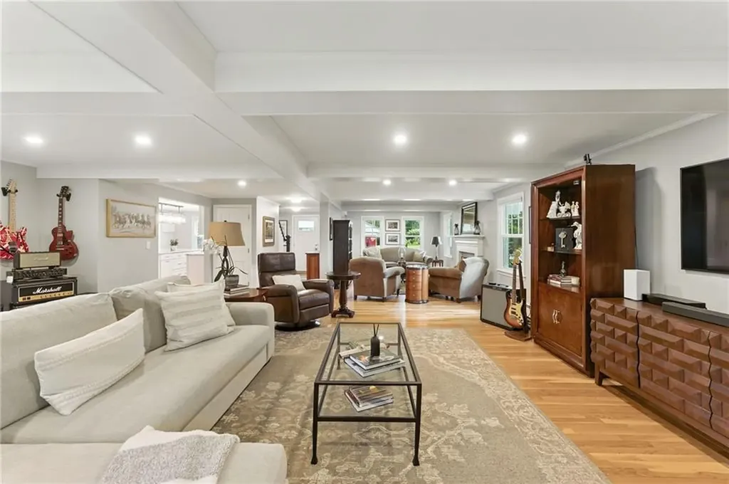 121 Hedgerow Drive Warwick RI 02886