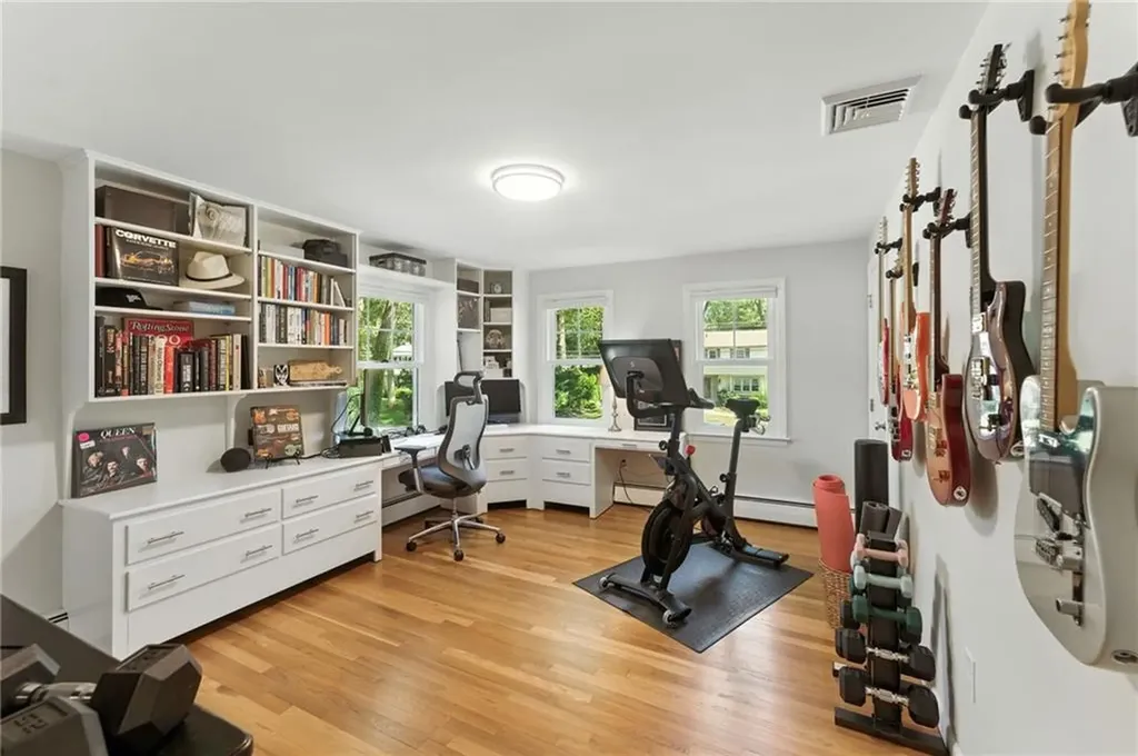 121 Hedgerow Drive Warwick RI 02886