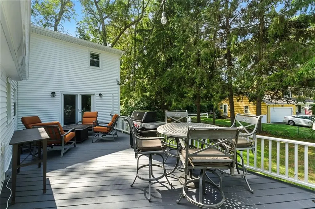 121 Hedgerow Drive Warwick RI 02886