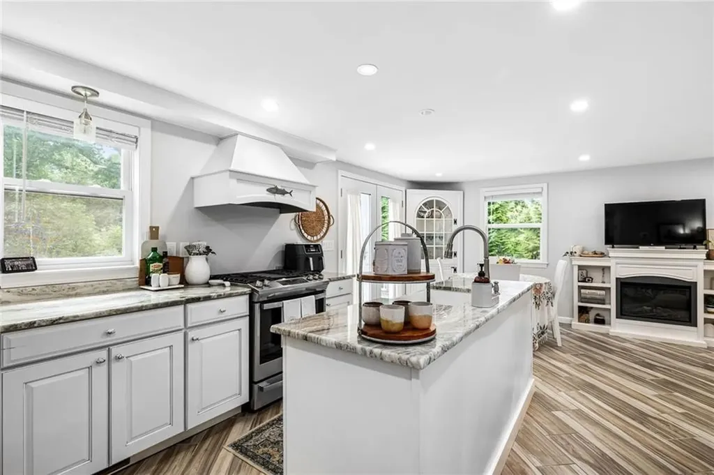 93 A Burdickville Road Charlestown RI 02813
