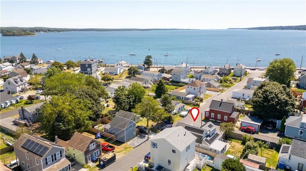 46 Cottage Avenue Portsmouth RI 02871