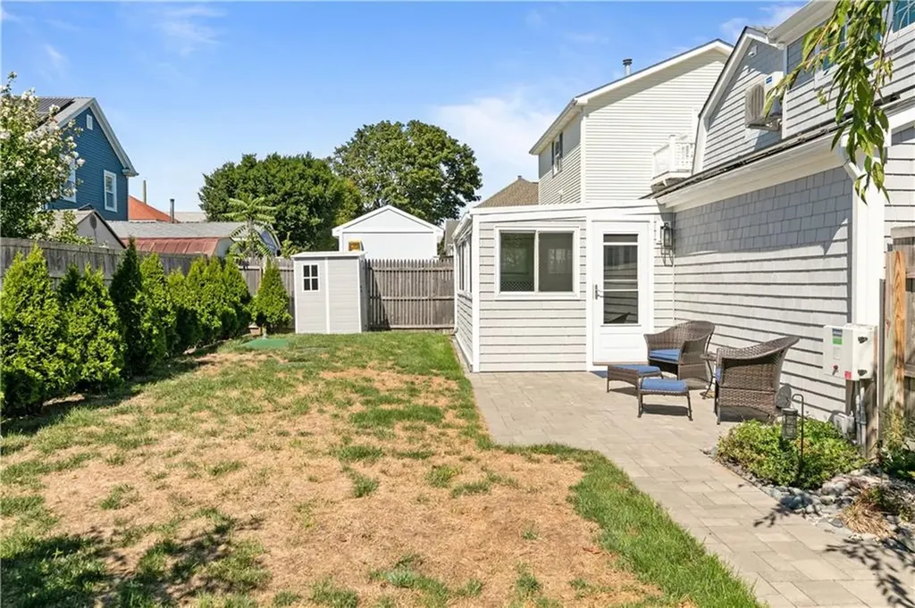 46 Cottage Avenue Portsmouth RI 02871
