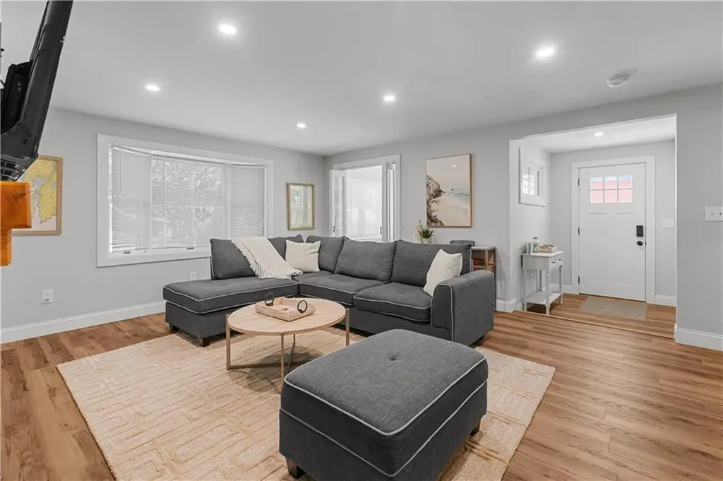46 Cottage Avenue Portsmouth RI 02871