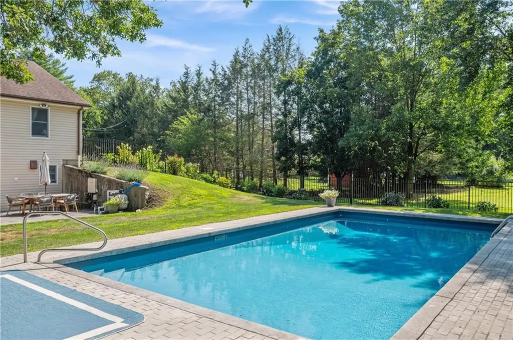 32 Old Reservoir Road Cumberland RI 02864